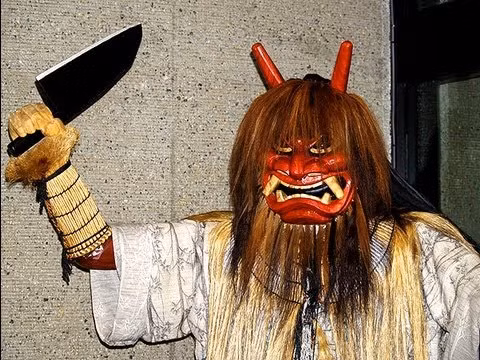 Namahage dọa sẽ mang những đứa trẻ hư, không ngoan ngoãn, học hành lười biếng lên những ngọn núi phủ tuyết trắng xóa.