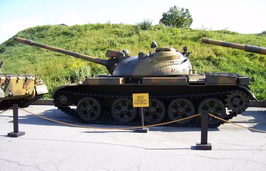 Hóa ra xe tăng T-55 và T-62 có những lợi thế đáng kể, nghịch lý thay, điều này lại trở thành hậu quả trực tiếp từ những thiếu sót của chúng.