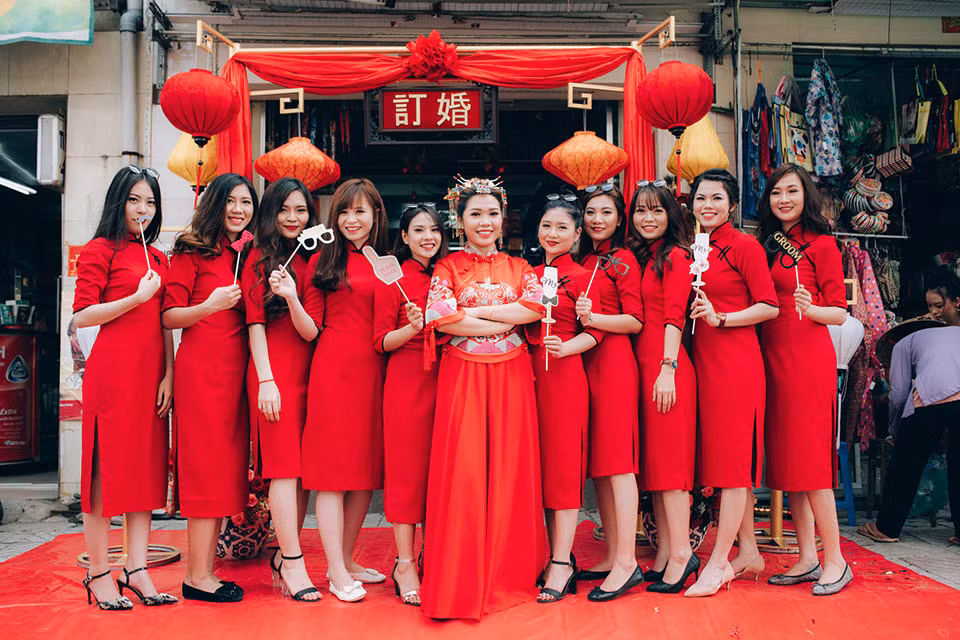Nhắc đến vợ, Dũng cho biết: 'Mí Mí là kiểu người phụ nữ của gia đình, tính tình rất chu đáo và biết quan tâm tới mọi người'.