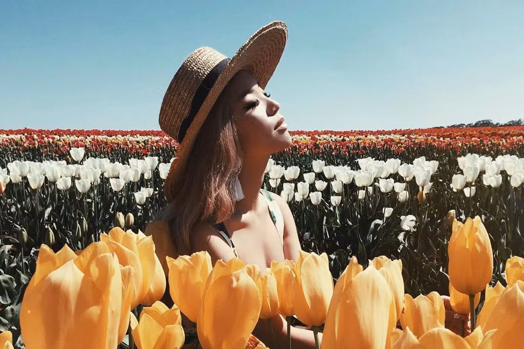Gần đây nhất, 9X ghé thăm vườn hoa tulip ở bang đảo Tasmania, thị trấn Yarra Glen, vách đá The Balconies trong vườn quốc gia Grampians, núi Cradle, Loch Ard Gorge... tại đất nước Australia - nơi cô đang sinh sống.