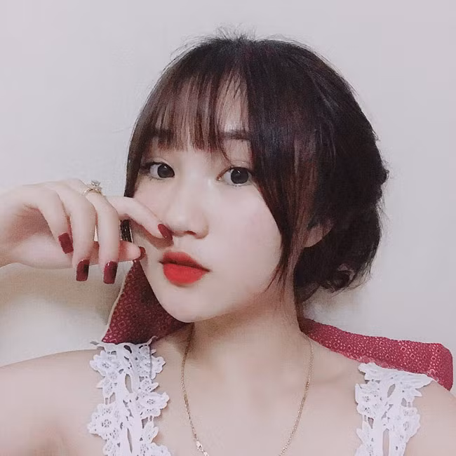 Hiếm khi cười khi chụp ảnh nhưng mỗi tấm hình của cô nữ sinh xinh đẹp Lin Sa vẫn có sức cuốn hút đặc biệt.