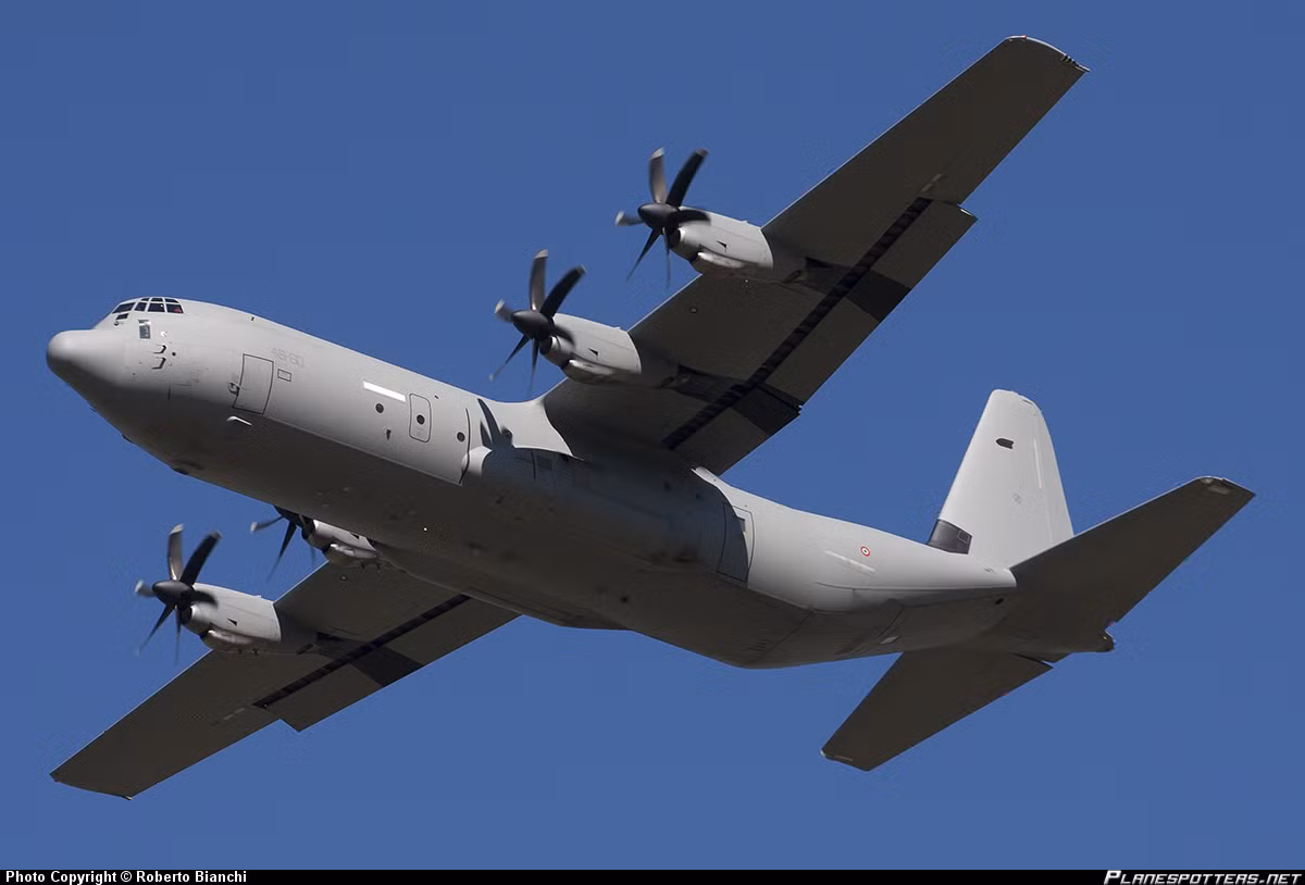 Những chiếc vận tải cơ C-130J có tải trọng tới 19,9 tấn, tầm bay đạt đến 3.300km với tải trọng tối đa, trần bay khi vận tải là 8.600m, quãng đường cất cánh 953m.