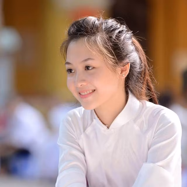 Nguyễn Ngọc Diệu, nữ sinh từng khiến cộng đồng mạng "phát sốt" bởi vẻ đẹp giản dị, thuần khiết.