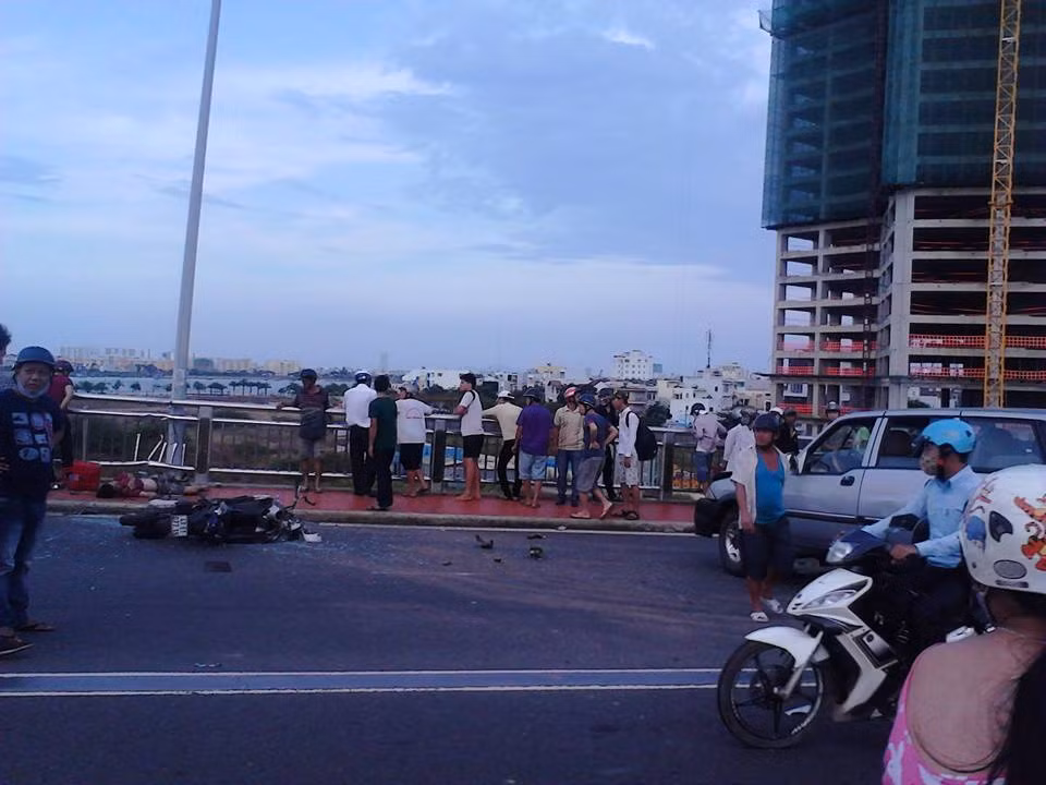 Tai nạn thảm khốc ở Đà Nẵng, 3 người chết, 2 trẻ nguy kịch Tai nan tham khoc o Da Nang, 3 nguoi chet, 2 tre nguy kich