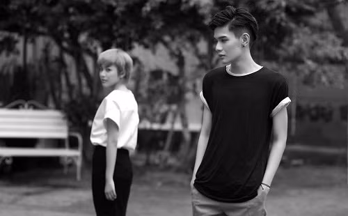 Hình ảnh hậu trường của cặp đôi với nhiều cung bậc cảm xúc, từ niềm vui, hạnh phúc, đến nỗi đau giẳng xé khi phải rời xa nhau sau cuộc tình thất bại.