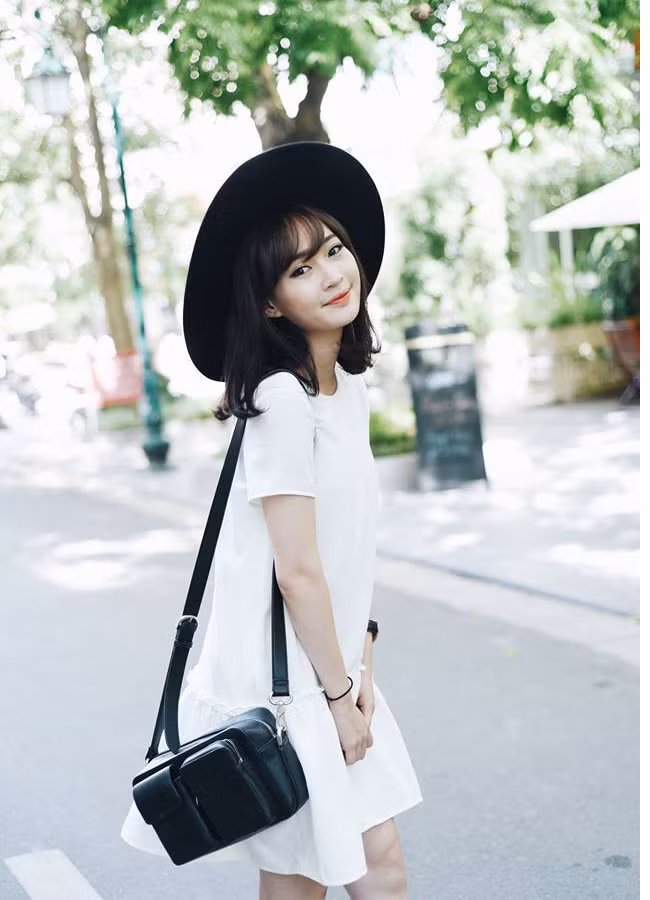 Là bạn thân của hot girl Chi Pu nhưng Sun Ht sống khép kín hơn dù luôn được cộng đồng mạng săn lùng vì vẻ ngoài quá xinh đẹp.