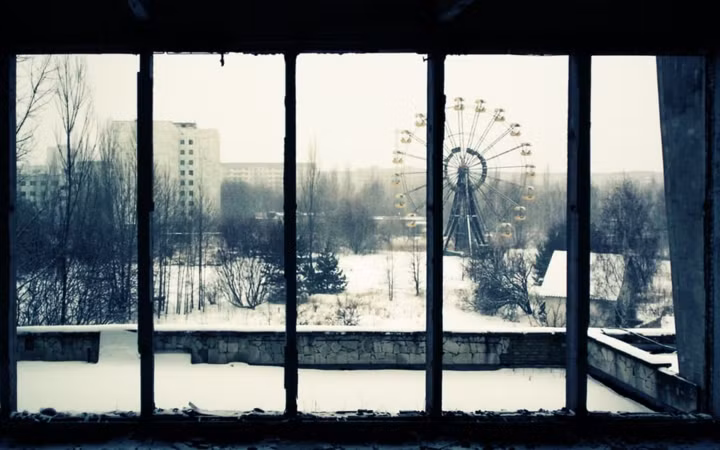 Thành phố Pripyat lạnh lẽo và hoang vắng trong tuyết sau thảm họa hạt nhân Chernobyl./.