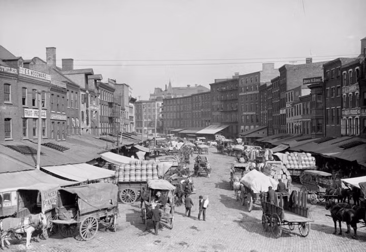 Đường phố Philadelphia những năm đầu thế kỷ 20 trước khi các phương tiện giao thông hiện đại ra đời.