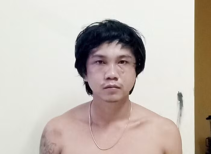  Thanh niên say xỉn phóng hỏa đốt nhà mẹ ruột: Say rượu về, Huỳnh Quốc Tiến (24 tuổi, ngụ huyện Châu Thành, An Giang) đã cự cãi với mẹ ruột, đuổi vợ con ra rồi bật lửa đốt nhà. Vụ cháy khiến căn nhà bị thiêu rụi hoàn toàn và cháy một phần nhà kế bên, ước tính thiệt hại ban đầu khoảng 100 triệu đồng. Ngày 2/1, Công an huyện Châu Thành cho biết đang tạm giữ Tiến để điều tra.