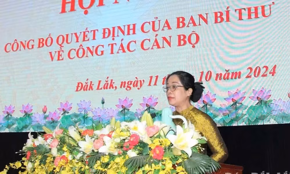 Ba Huynh Thi Chien Hoa giu chuc Pho Bi thu Tinh uy Dak Lak-Hinh-2