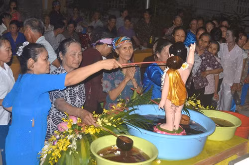 Dai le Phat Dan: Tai sao phai tam Phat trong ngay Phat dan sinh?-Hinh-4