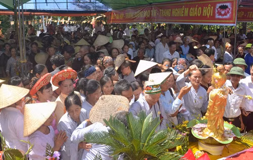 Dai le Phat Dan: Tai sao phai tam Phat trong ngay Phat dan sinh?