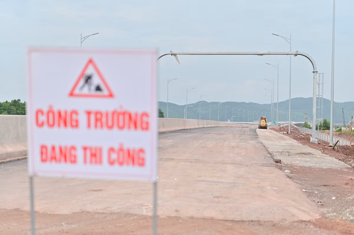 Tuyến đường sẽ góp phần rút ngắn thời gian di chuyển từ Thủ đô Hà Nội tới Cửa khẩu quốc tế Móng Cái chỉ còn 3 giờ so với 6 giờ trước đây; mở ra không gian, dư địa phát triển mới, phù hợp mục tiêu tăng cường liên kết vùng mà Quảng Ninh đang tập trung thực hiện.
