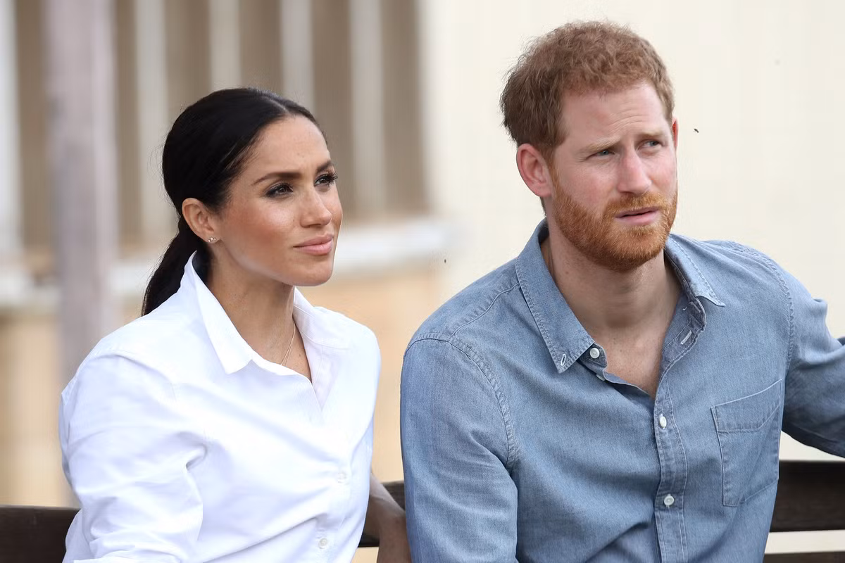 Một trong những câu chuyện mà Meghan cho rằng bị người trong cung điện rò rỉ một cách sai lệch là vụ chị dâu Kate Middleton đã uất ức đến bật khóc vì tranh cãi với Meghan về trang phục của phù dâu. Ảnh: UW.