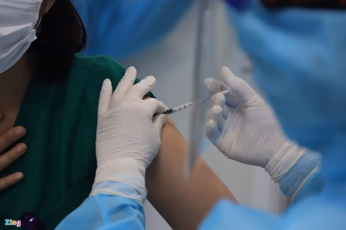Vi sao can dieu tra nguyen nhan tai bien sau tiem vaccine AstraZeneca?