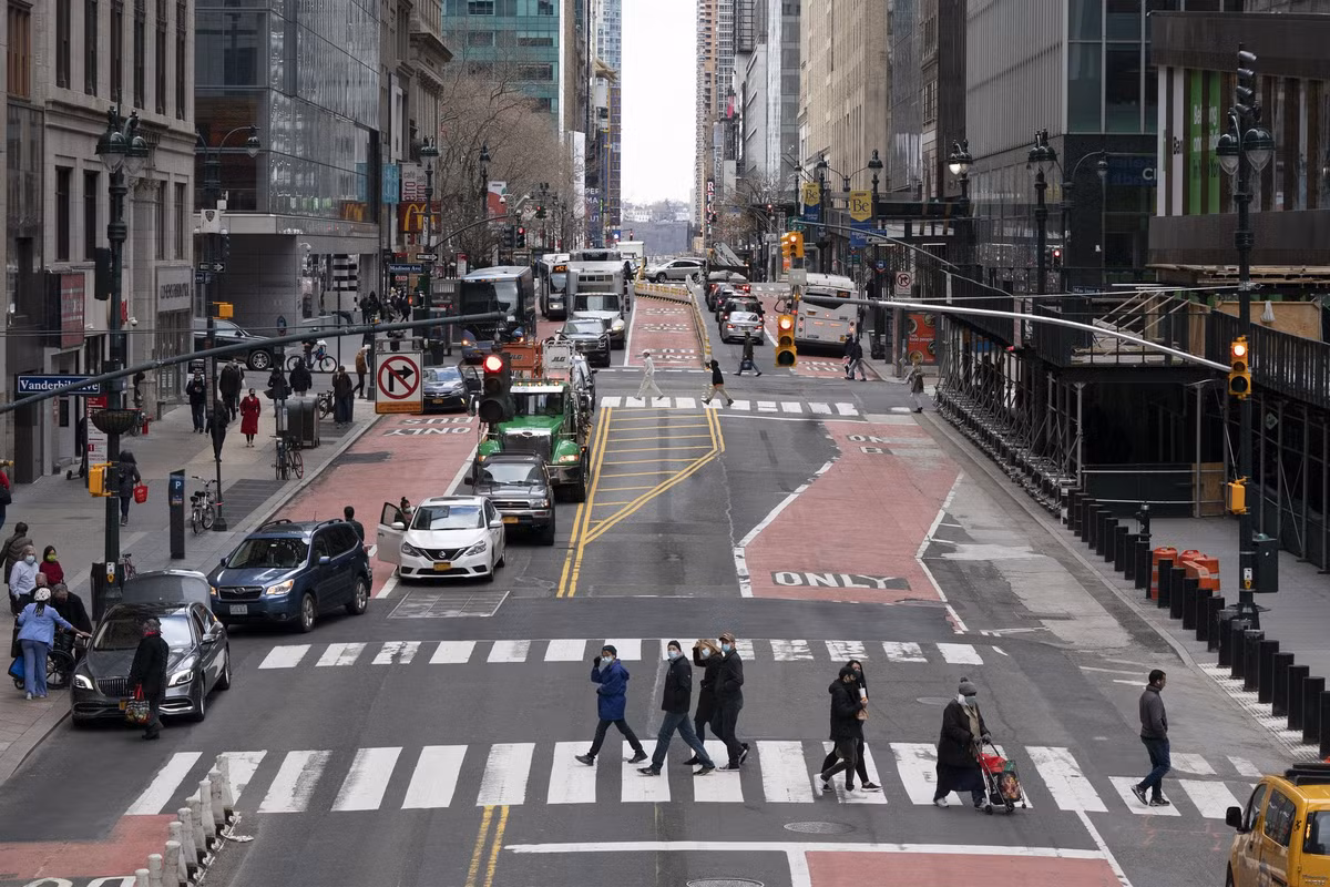 Bat ngo cuoc song o New York sau mot nam dich COVID-19 hoanh hanh