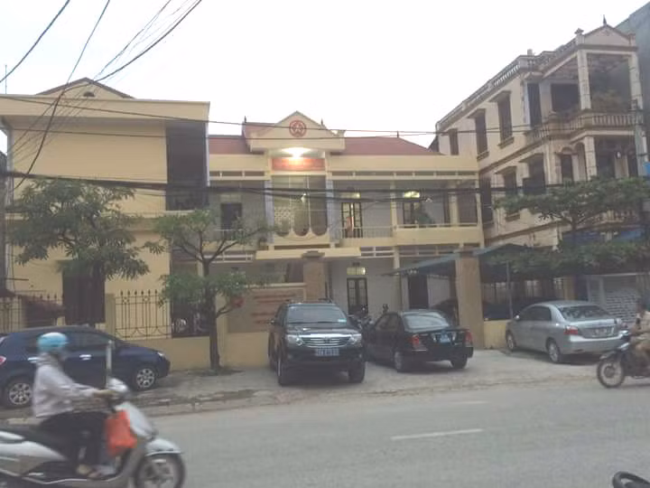 Ha Noi: Vien truong KSND Quoc Oai bi dam nguy kich
