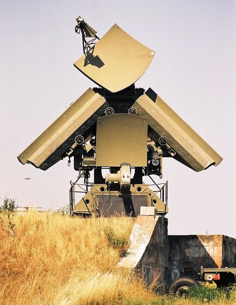 Đài SRN-125 làm nhiệm vụ radar dẫn đường cho tên lửa với cự ly tác chiến 40-80km. Nguồn ảnh: Ausairpower