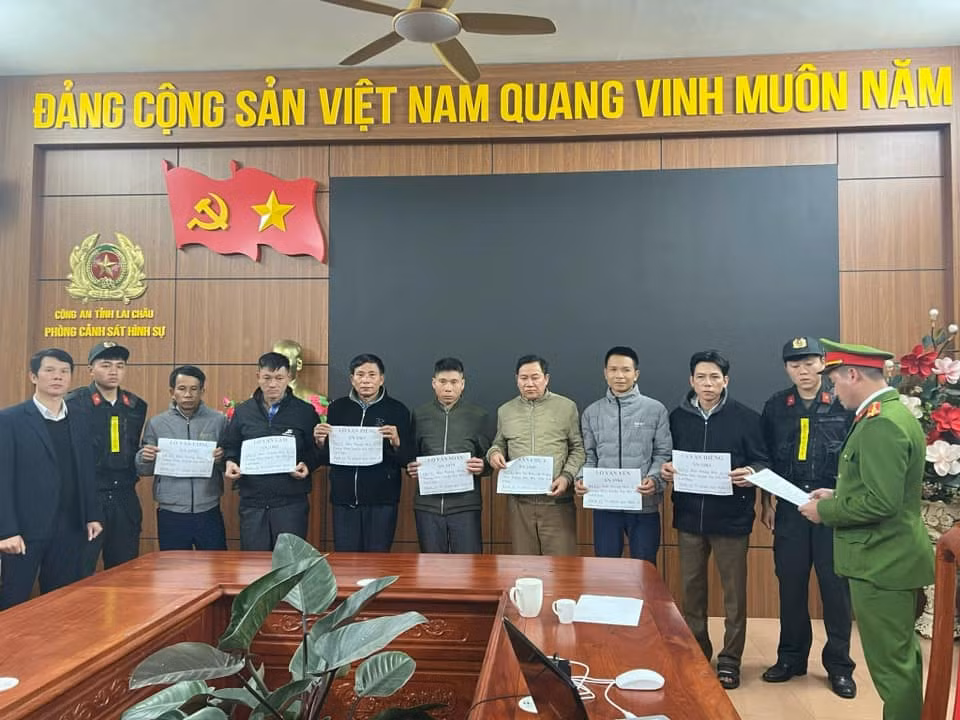 Bắt 7 đối tượng khai thác vàng trái phép khiến 1 người chết Bat 7 doi tuong khai thac vang trai phep khien 1 nguoi chet