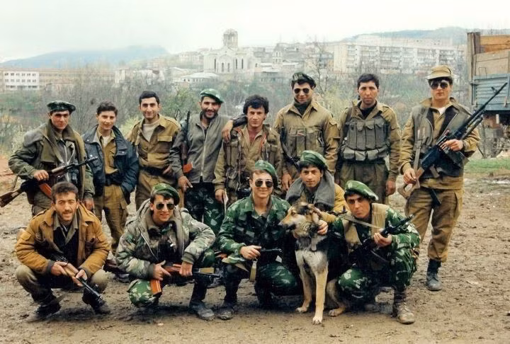 Moskva rõ ràng không có lý do gì để can dự vào cuộc xung đột này, và tất cả những gì Yerevan thực sự có thể mong đợi chỉ là nguồn cung cấp vũ khí mà thôi.
