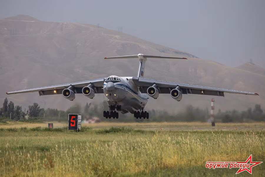 Máy bay vận tải hạng nặng Il-76 tham gia tập trận. Nguồn ảnh: Arms-Expo