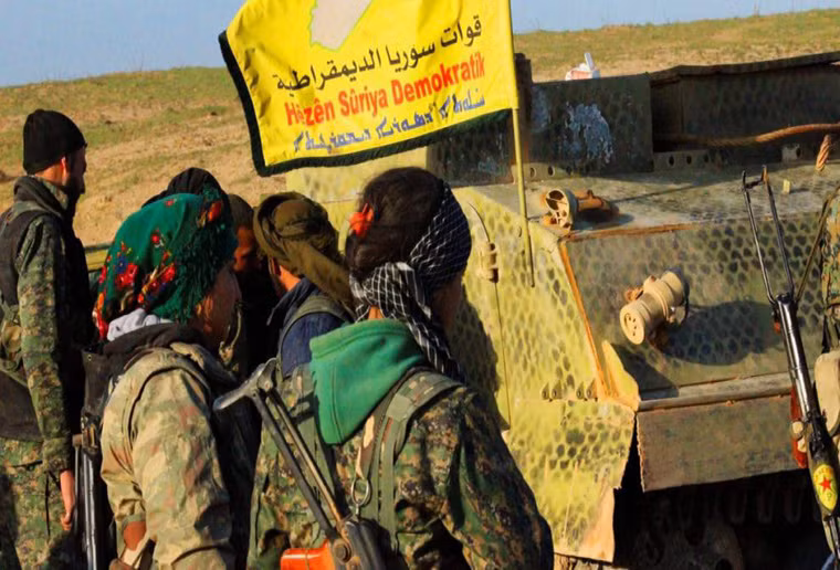 Còn tại chiến trường miền đông Syria, Lực lượng Dân chủ Syria (SDF) do Mỹ hậu thuẫn được cho là đã tạm dừng chiến dịch chống khủng bố IS ở khu vực này để đối phó với cuộc tấn công sắp tới của Quân đội Thổ Nhĩ Kỳ ở miền bắc Syria. Ảnh: AMN.