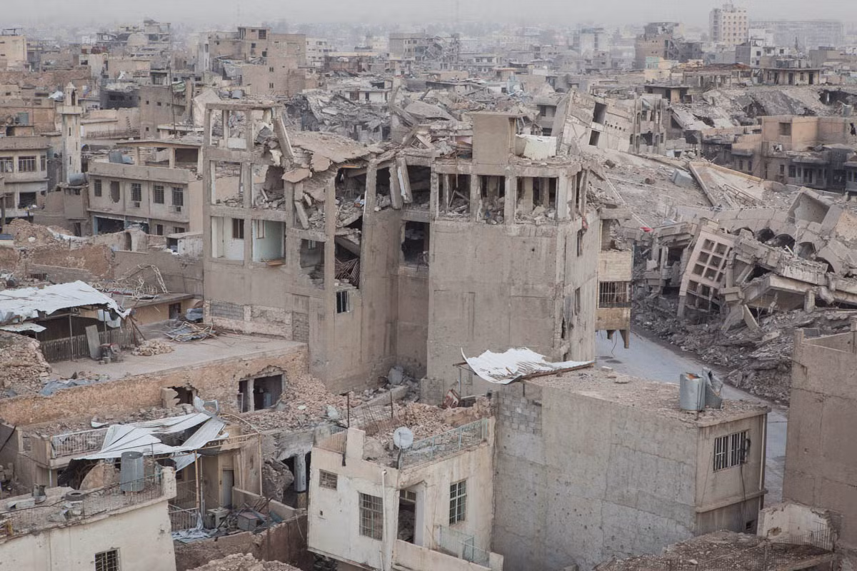Thành phố Mosul tan hoang nhìn từ trên cao.