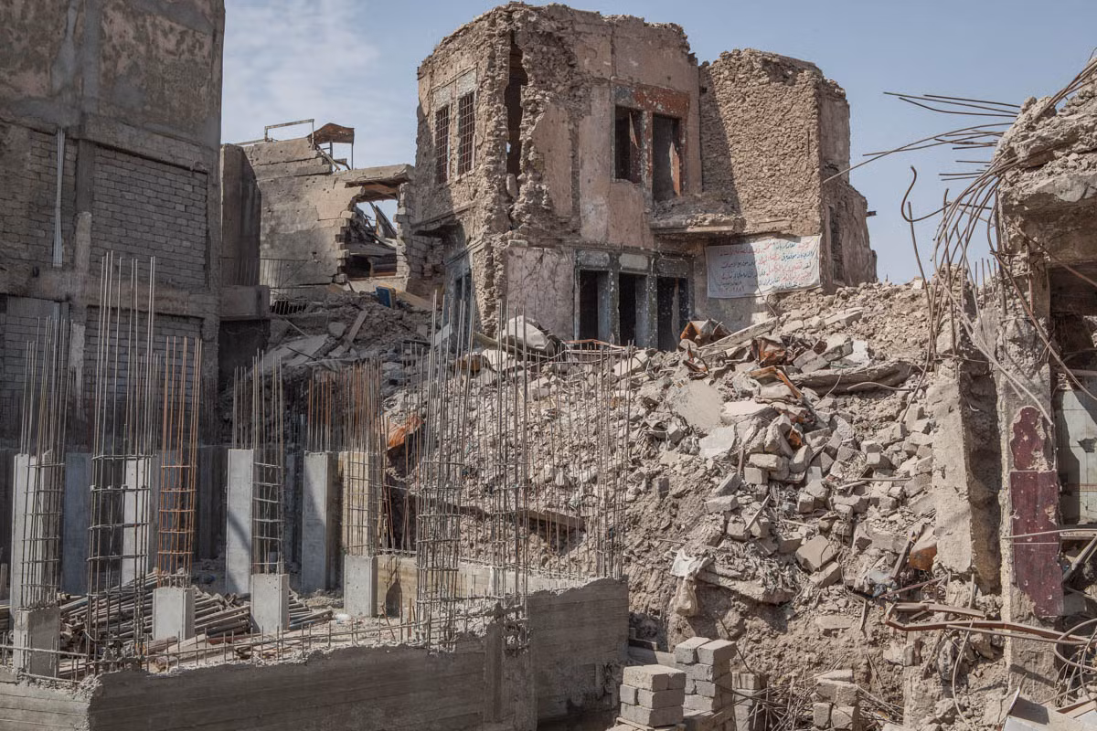 Đa số những dự án này tập trung ở khu Thành cổ Mosul với các hoạt động như xây dựng lại các trường học, cơ sở hạ tầng cơ bản, dọn dẹp đường phố,… Năm 2015, chính phủ Iraq gây quỹ 400 triệu USD để hỗ trợ công việc tái thiết đất nước.