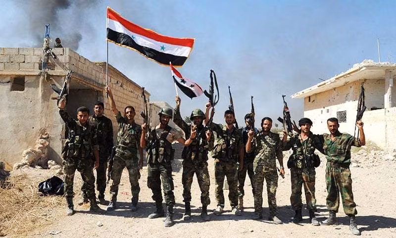 Được biết, sau khi một số nhóm phiến quân từ chối rút khỏi vùng đệm phi quân sự Idlib được thiết lập theo thỏa thuận mà Nga và Thổ Nhĩ Kỳ đạt được hồi tháng 9/2018, Quân đội Syria đã chuẩn bị lực lượng để mở chiến dịch nhằm truy quét các phần tử thánh chiến "ngoan cố" trong khu vực này. Ảnh: Dawn. Ảnh: Dawn.