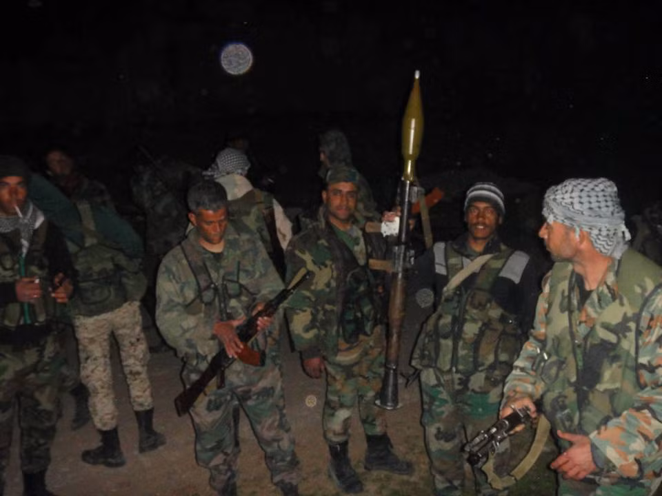 Trong diễn biến liên quan trên chiến trường Syria, Quân đội Syria đã đặt toàn bộ các binh sĩ ở Bắc Hama và Nam Idlib trong tình trạng báo động cao nhất. Ảnh: AMN.
