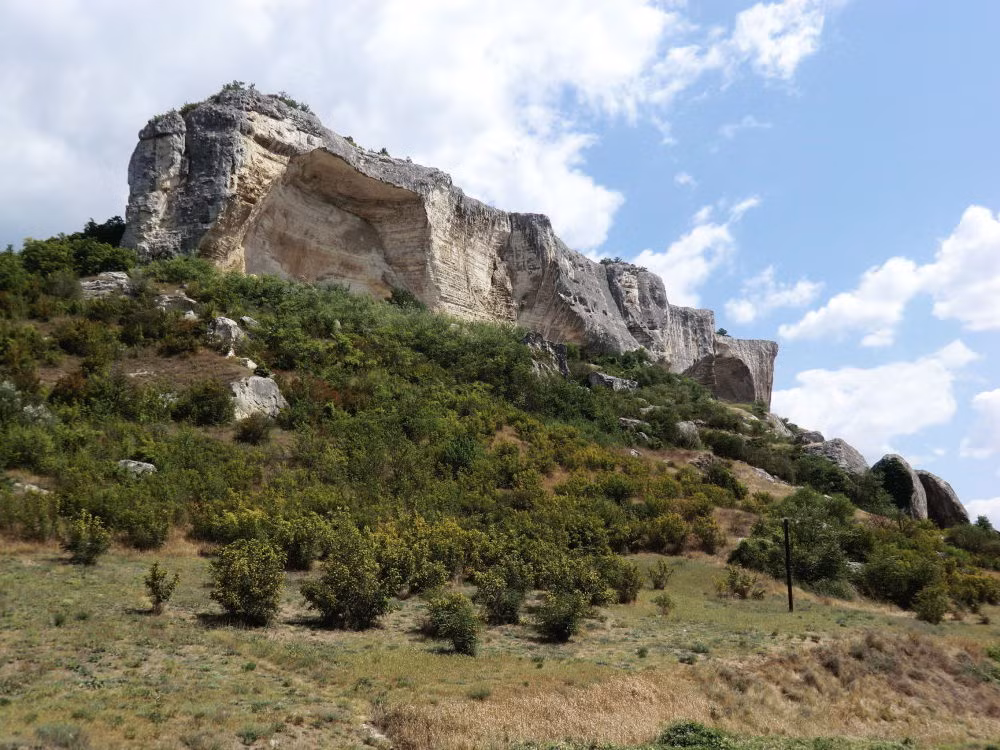 Thêm một địa điểm đặc biệt nằm tại bán đảo Crimea, đó là Tu viện Kachi Kalyon.