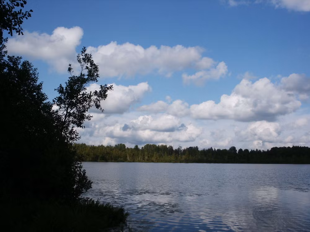 Hồ Svetloyar ở vùng Nizhny Novgorod là địa điểm gắn liền với truyền thuyết về thành phố chìm Kitezh.