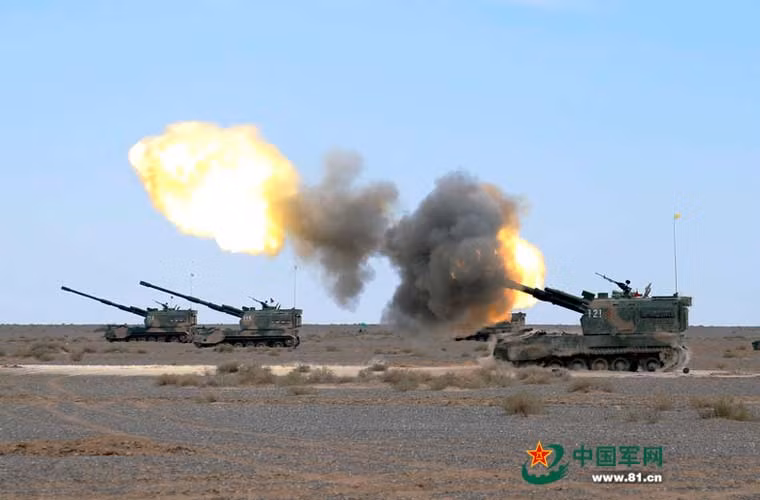 PLZ-05 được phát triển trên cơ sở mẫu pháo Type 83 thế hệ cũ, dự án hoàn thành năm 2003 và chính thức ra mắt năm 2005. Không rõ đã có bao nhiêu khẩu pháo PLZ-05 đã được biên chế chính thức cho Quân đội Trung Quốc.