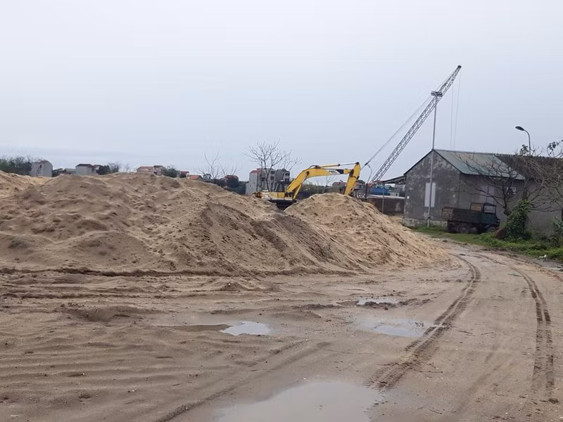 Sóc Sơn giải tỏa bãi VLXD trái phép sau phản ánh của Báo Kiến Thức Soc Son giai toa bai VLXD trai phep sau phan anh cua Bao Kien Thuc