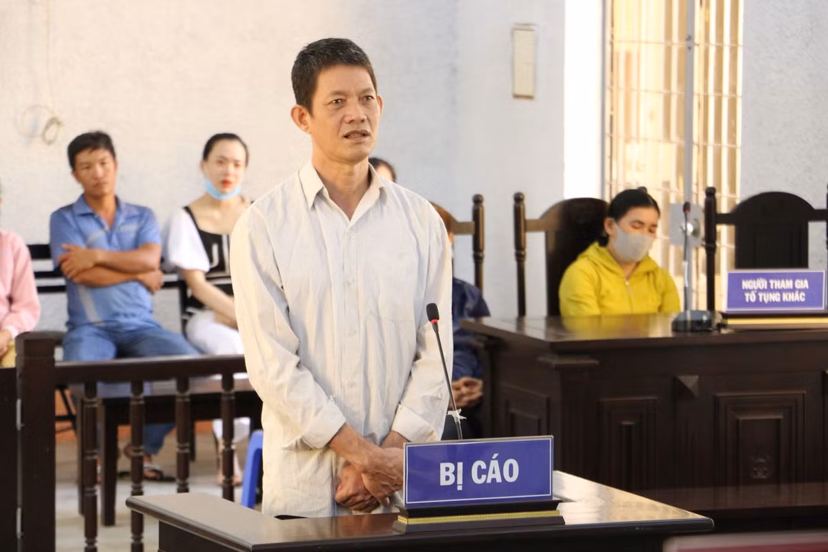 Ngày đền tội của người đàn ông đâm vào mặt bạn nhậu đến gãy cán dao Ngay den toi cua nguoi dan ong dam vao mat ban nhau den gay can dao