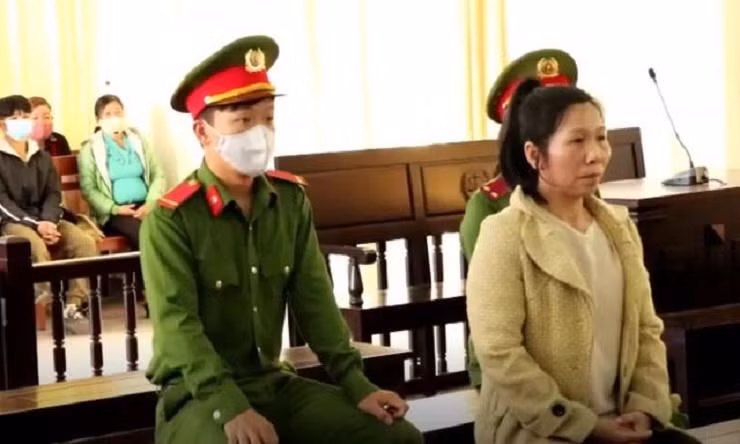 Tuyên án chung thân nữ bị cáo chém chết 3 bà cháu rồi đào hố phi tang xác Tuyen an chung than nu bi cao chem chet 3 ba chau roi dao ho phi tang xac