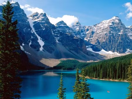 Canada là quốc gia có nhiều hồ nhất thế giới khi có trên 3.000 hồ nước.