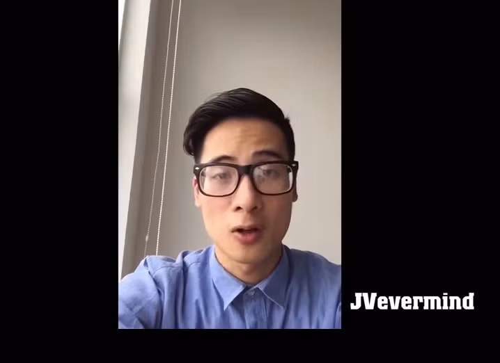 Còn JV thì không giấu nổi những giọt nước mắt nghẹn ngào khi nhớ lại những kỷ niệm với anh Toàn Shinoda đã mất: “Đối với em, tất cả những gì mà chúng ta đã từng làm với nhau, nó đều rất đáng trân trọng". Đoạn clip nói về "Người anh em" của các vlogger Việt đang được lan truyền nhanh trên mạng khiến các fan, những người yêu quý Toàn Shinoda bồi hồi, xúc động.