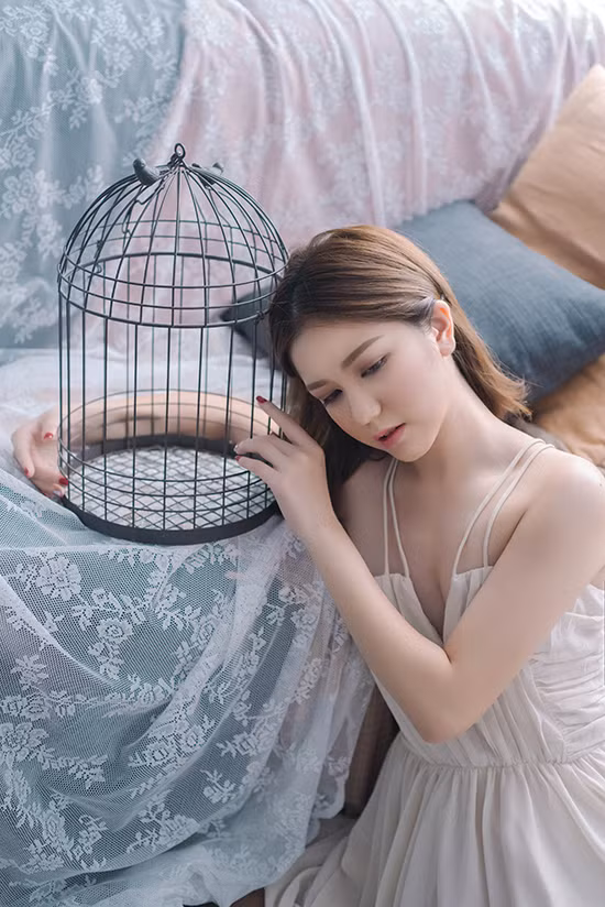 Được biết Dạ Miêu được thừa hưởng niềm đam mê nhiếp ảnh từ bố. Từ khi nhiếp ảnh số còn chưa phổ biến, cô nàng đã có sở thích dạo phố, chụp ảnh phim và cảm thấy rất thích thú mỗi khi rửa ra được những bức ảnh đẹp.