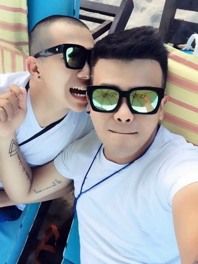 Được biết Lai Tiến còn đang lên một kế hoạch rất hoành tráng để làm lễ cầu hôn Tuấn Anh. Cặp đôi đồng tính đẹp trai đang dần tiến tới hạnh phúc và luôn giữ quan điểm mạnh dạn sống và yêu thương một cách chân thành nhất. Luôn lắng nghe và trân trọng từng giây phút ở bên nhau.