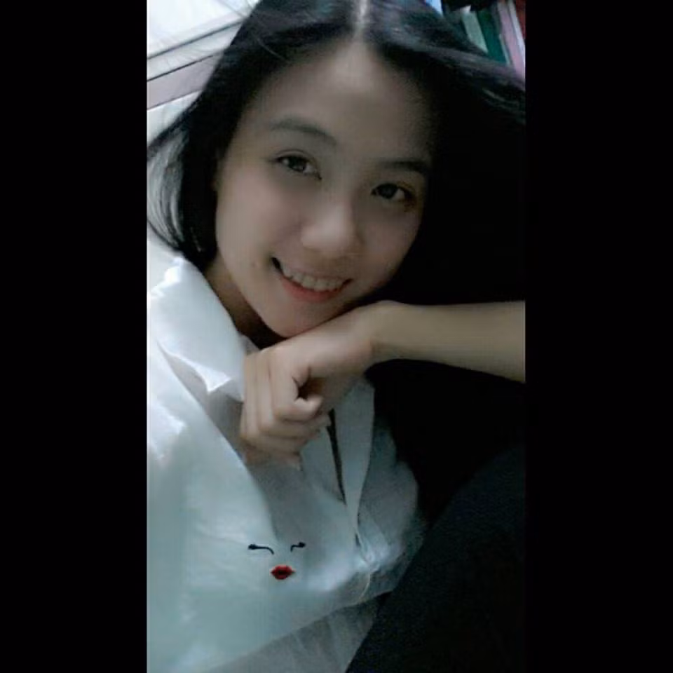  Cô gái xinh đẹp ngủ gật trên xe khách chia sẻ một bài viết giới thiệu cô nhưng lại đăng ảnh đời thường của cô gái tên M. Hương. Thu Thảo tỏ ra khó hiểu với việc này và nhiều bạn bè của cô cũng cảm thấy nực cười, chỉ trích việc đăng thông tin, hình ảnh nhầm lẫn này.