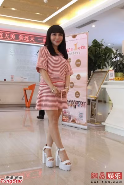 Chan dai U50 so huu nhan sac nhu gai 20 gay sot