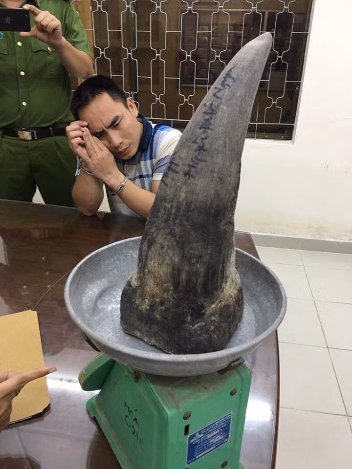 Bat doi tuong van chuyen sung te giac hon 4 ty o san bay