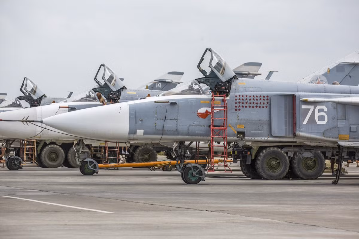 Máy bay Su-24MK được hiện đại hóa lên tiêu chuẩn Su-24M2 từ năm 2010, cải thiện tính sẵn sàng, khả năng bảo trì và hiệu quả chiến đấu. Giá trị mà Damascus thấy được ở khả năng tấn công chính xác tầm xa có lẽ đã được chứng minh rõ nhất vào năm 2013.