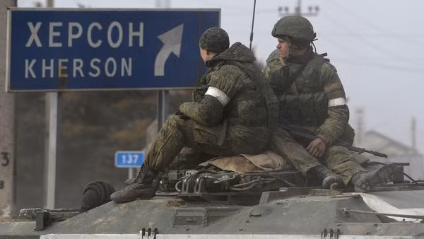 Một số ý kiến đặt ra rằng liệu với diễn biến xung đột Nga – Ukraine hiện tại, CSTO có thể điều lực lượng giúp đỡ Nga hay không? Vì Điều 4 của tổ chức này nêu rõ, nếu một quốc gia thành viên bị tấn công vũ trang, đe dọa đến an ninh, toàn vẹn lãnh thổ thì hành động đó sẽ bị coi là tấn công chống lại tất cả các thành viên CSTO.