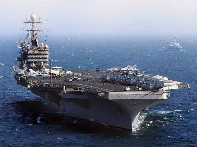 Tiếp theo là USS Abraham Lincoln (CVN-72) là hàng không mẫu hạm lớp Nimitz thứ năm của Hải quân Mỹ. Nó là con tàu hải quân thứ hai được đặt theo tên của cựu Tổng thống Abraham Lincoln, con tàu là một thành viên của Hạm đội Thái Bình Dương.