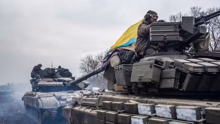 Điều này là kết quả của chính sách quốc phòng Ukraine trong việc ưu tiên trang bị số lượng lớn xe tăng với chi phí hoạt động thấp và bỏ qua việc trang bị những mẫu xe tăng tiên tiến với chi phí hoạt động cao hơn, nhưng hiệu suất vượt trội.
