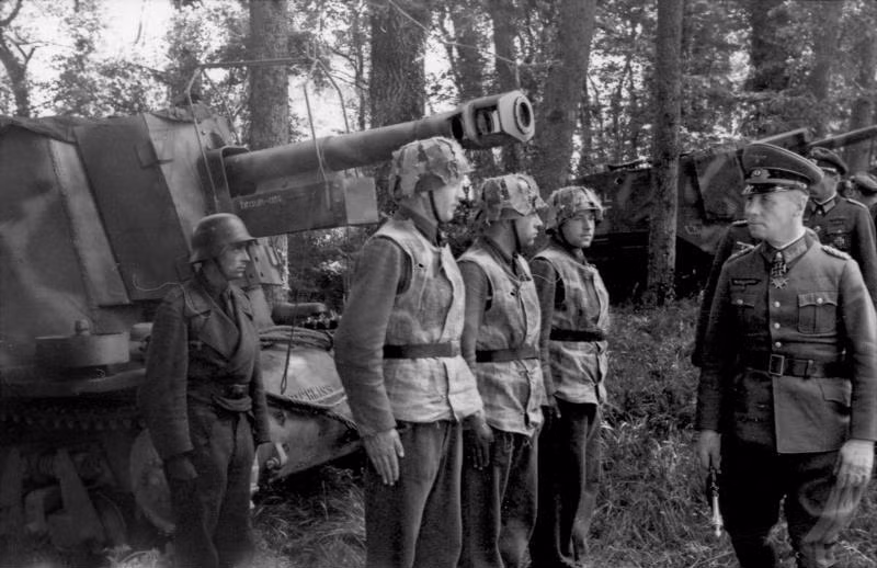 Ông cũng tham gia cùng 2 vị tướng khác để tranh cãi với tướng Erwin Rommel về cách bày binh bố trận đối với lực lượng thiết giáp để phòng thủ bờ biển Normandy. Guderian sau đó tiếp tục có những bất đồng quan điểm với Hitler khi nhiều lần yêu cầu cho lui quân và đàm phán, giảng hòa với phía Đồng minh.