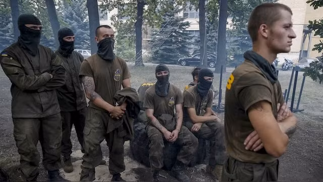 Ramzan Kadyrov và Tổng thống Ukraine Zelensky có thể không nghĩ tới rằng, mặc dù quân đội Chechnya đã đến Mariupol và chờ đợi thời cơ để đối đầu với Tiểu đoàn Azov, nhưng vào thời điểm quan trọng này Tiểu đoàn Azov đã có những hành động chống lại quân đội Ukraine.