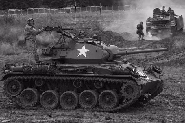 Nhìn chung M24 Chaffee có đủ các yếu tố sức mạnh như hỏa lực, tốc độ và sự nhanh nhẹn để tham chiến trên mọi chiến trường. Cấu hình thấp giúp xe tăng có khả năng ẩn nấp tốt, pháo chính 75mm hiệu quả hơn khẩu pháo M5 37mm.